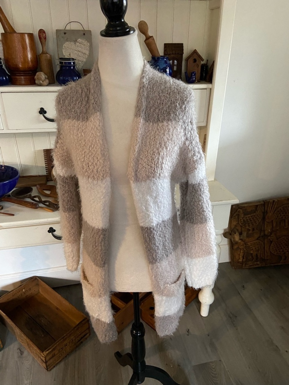 VENUS Plush Open-Front Plaid Cardigan in Cream & Taupe